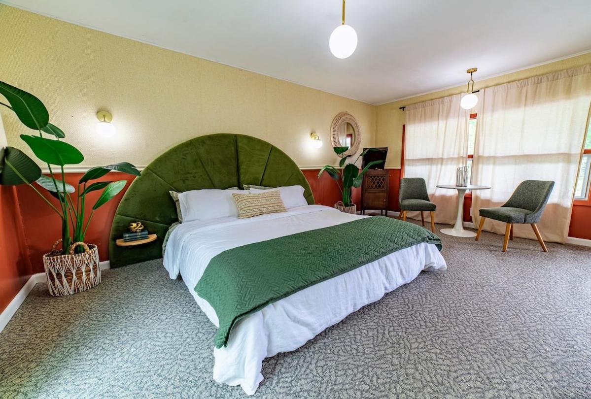 The Springs Motel New Ashford Екстер'єр фото