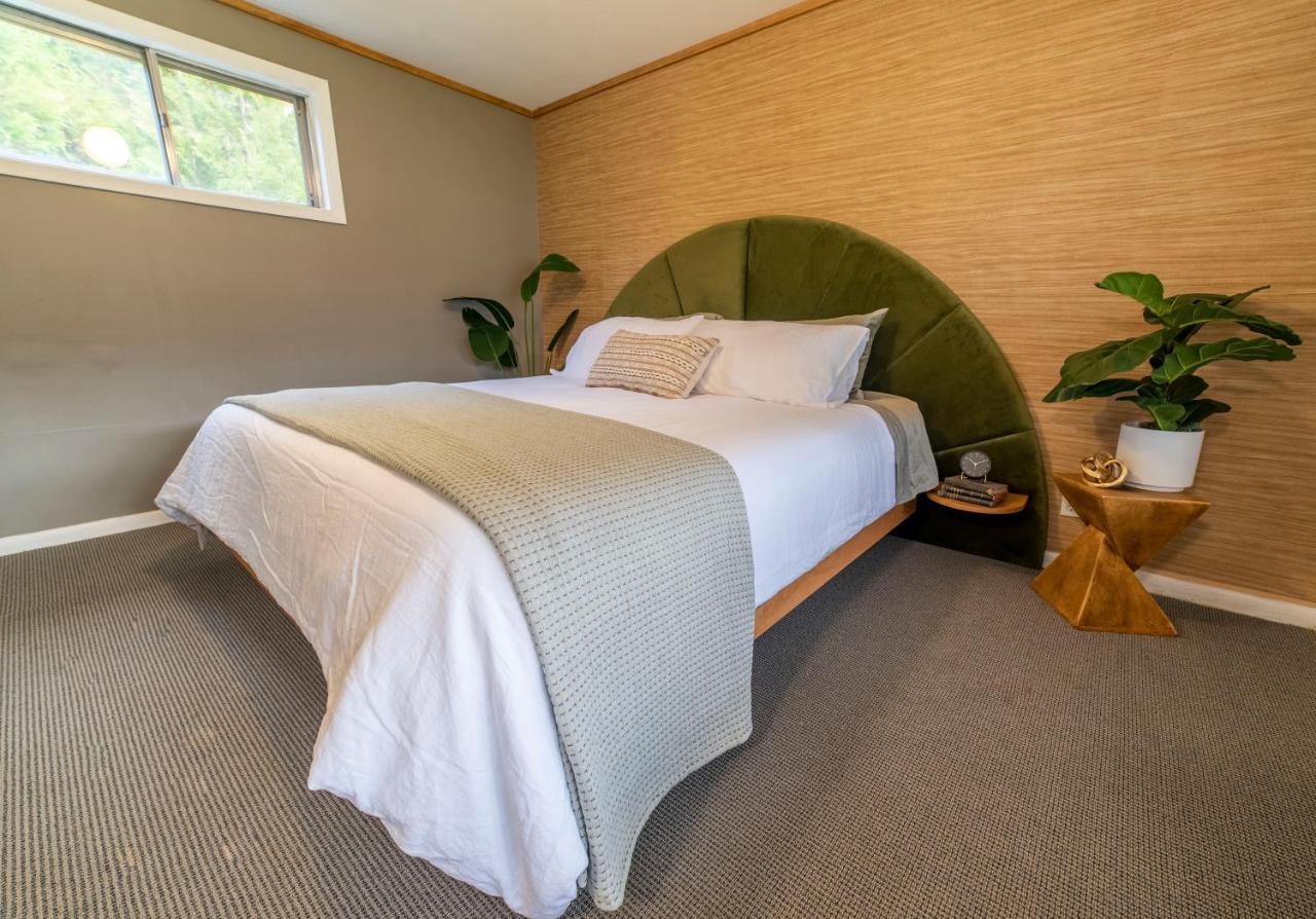 The Springs Motel New Ashford Екстер'єр фото