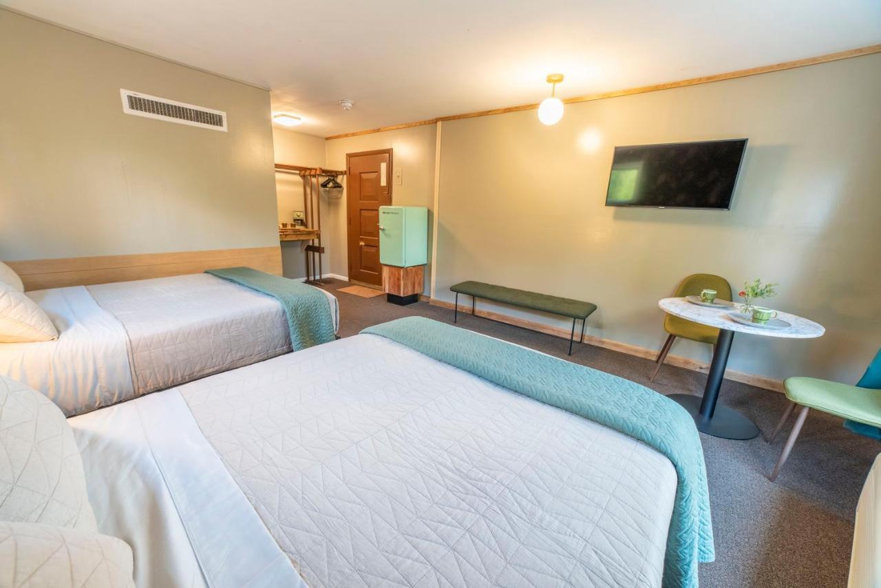 The Springs Motel New Ashford Екстер'єр фото